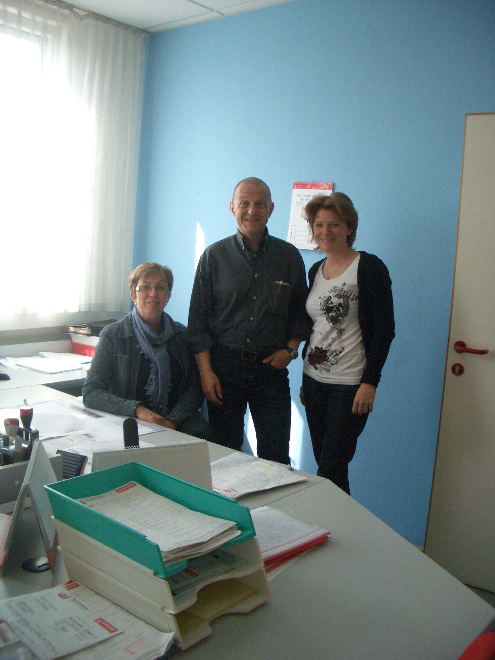 Mitarbeiter der Firma Quester nach Zusage der Materialien